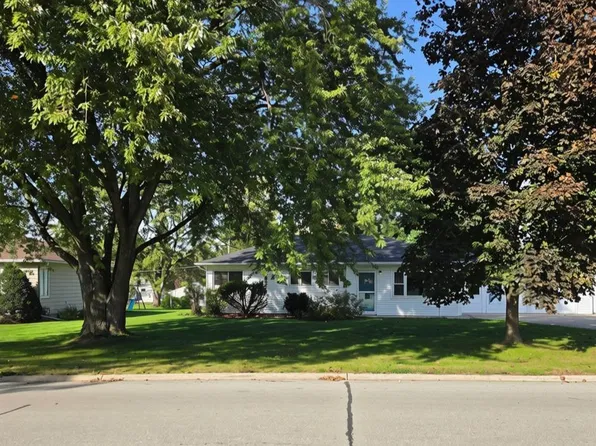 2922 Cadillac Dr, Cedar Falls, IA 50613