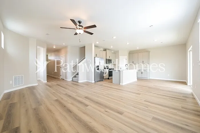 5 bed, 2.5 bath, 2200 sqft, $3,225 — Photo 3