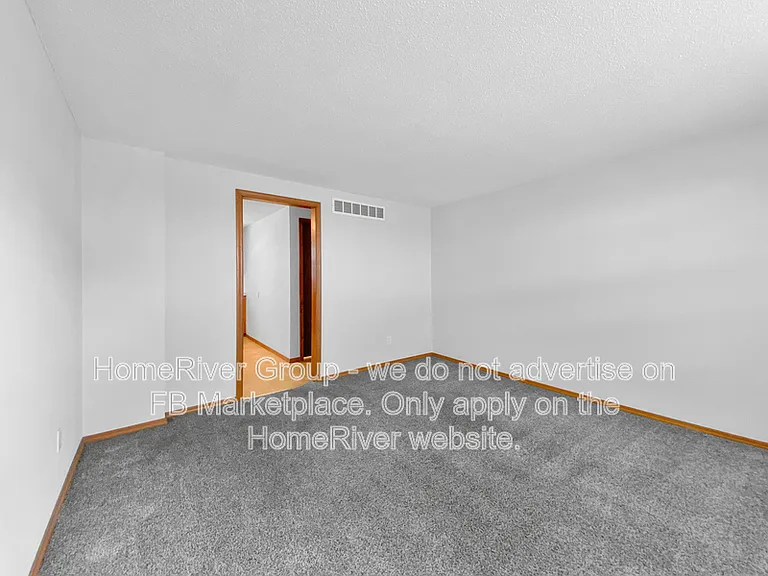 3734 NE 42nd Ter — Photo 5