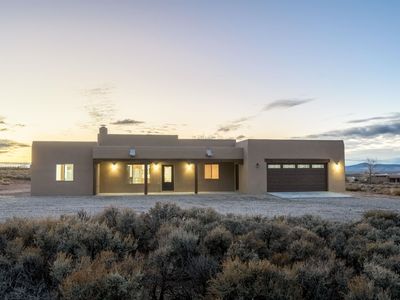 12 Vista Linda Rd, Ranchos De Taos, NM, 87557