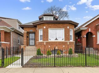 8132 S Paxton Ave, Chicago, IL 60617