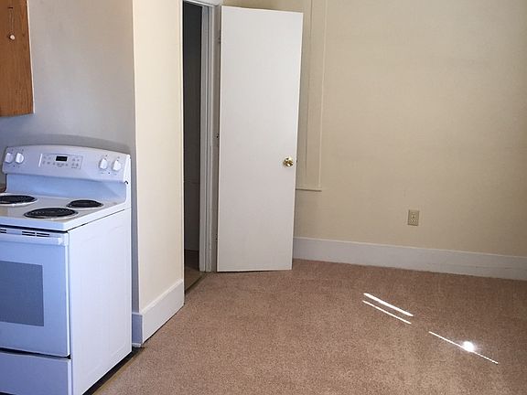2nd image of 825 S Broad St APT D