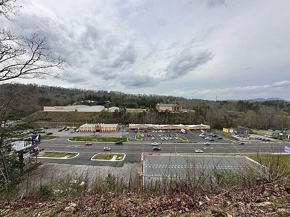 2nd image of 96 Holiday Dr #3