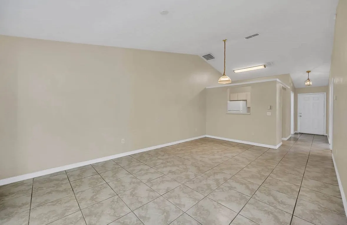 2 bed, 950 sqft, $1,375 — Photo 3
