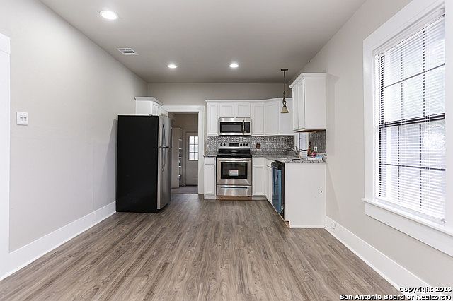 1st image of 204 E Huff Ave