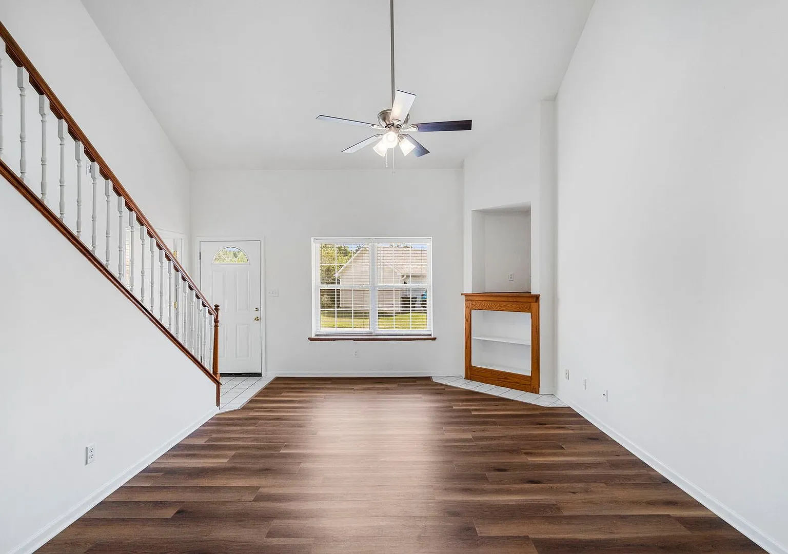 1725-1727 Louise Cir. — Photo 2