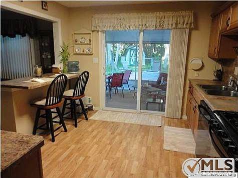 5th image of 542 Leawood Ave