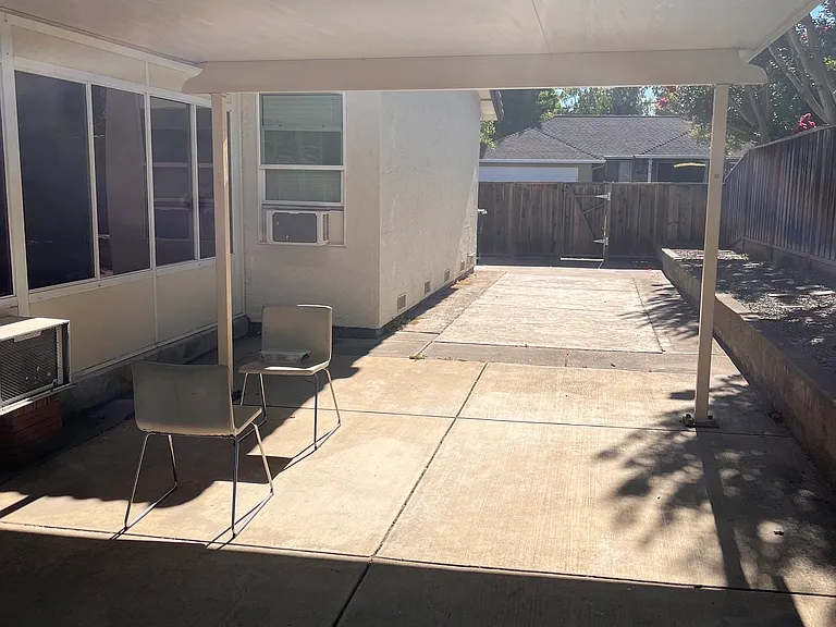 944 Erica Dr — Photo 7