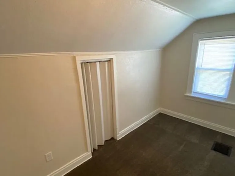 1504 Eastmoreland Ave — Photo 10
