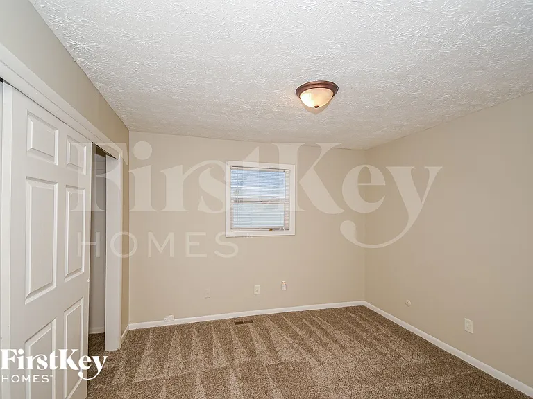 4601 N Richardt Ave — Photo 16