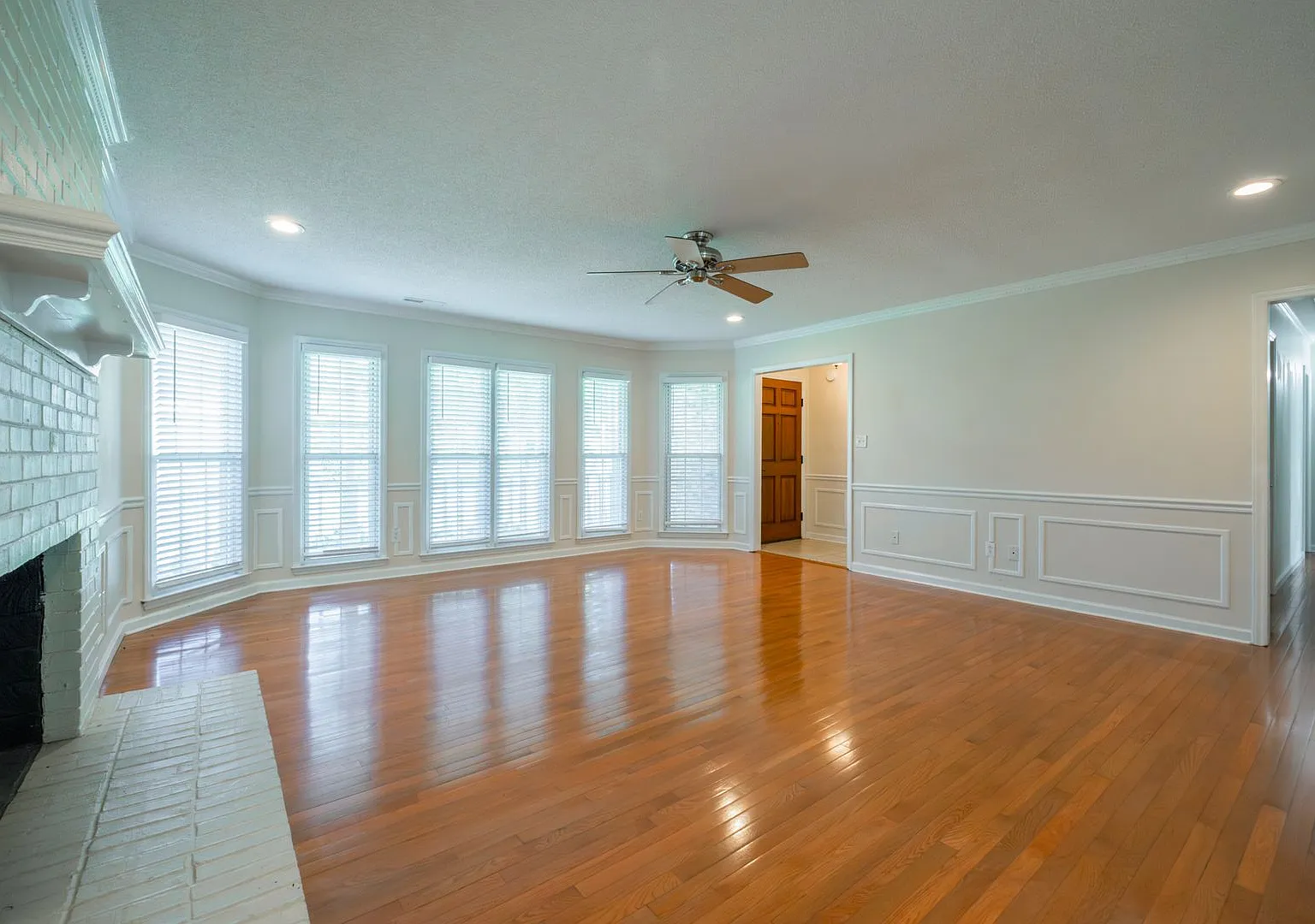 Come see this adorable home sits on over an acre of land — Photo 4