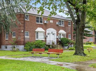 249-52 60th Ave #U, Little Neck, NY 11362