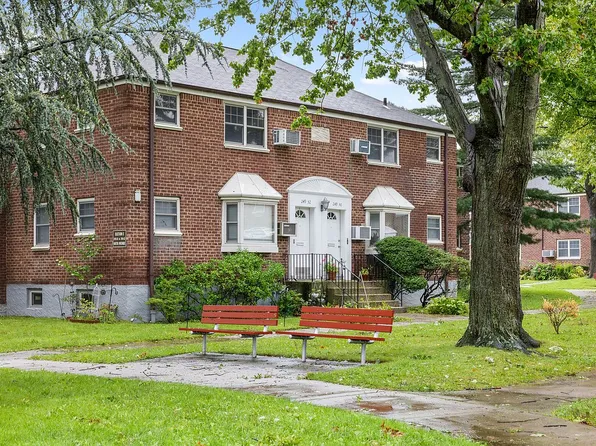 249-52 60th Ave #U, Little Neck, NY 11362