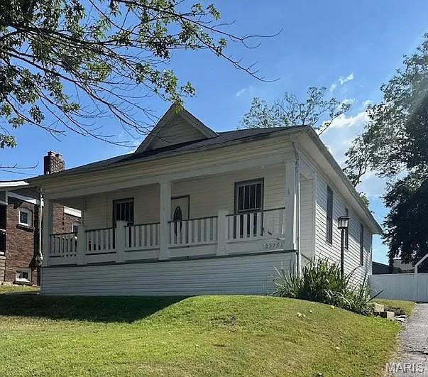 8932 Tudor Ave photo 1