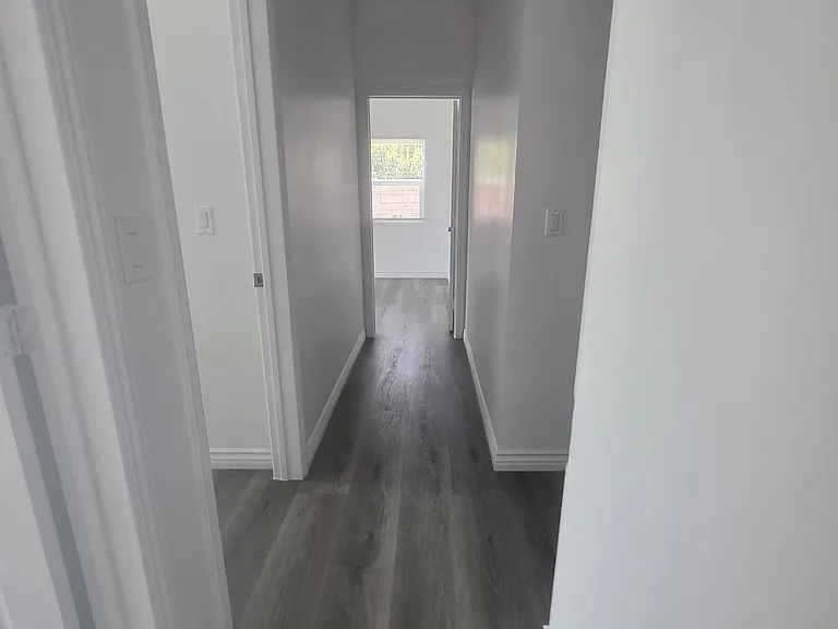Roxbury Dr — Photo 8
