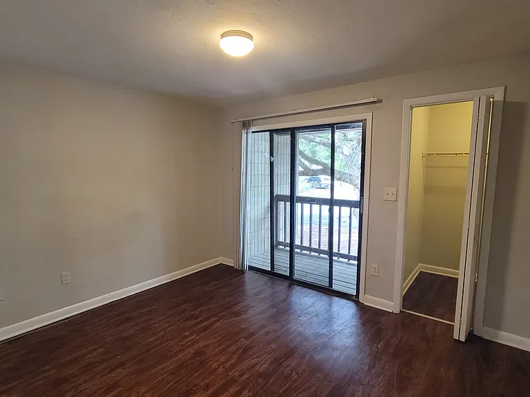 513 SW 68th Ter #D — Photo 6