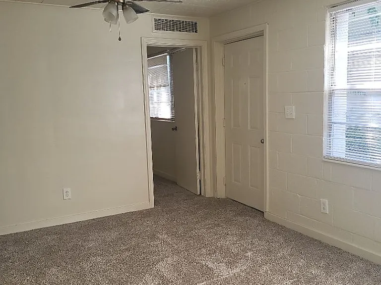 913 Willow St — Photo 6