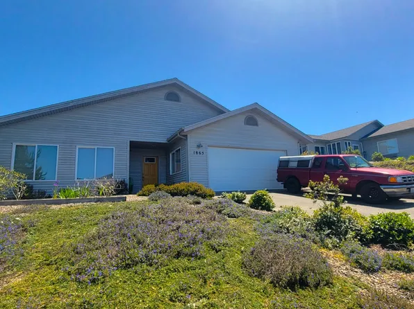1865 Garfield St, North Bend, OR 97459