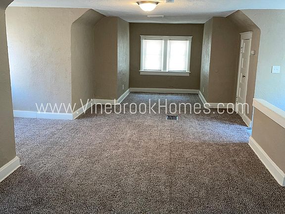 2nd image of 3005 E 32nd St