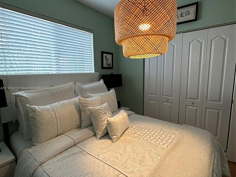 425 E 3rd Ave #6 — Photo 16