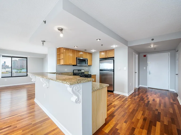 700 1st St #8H — Photo 7