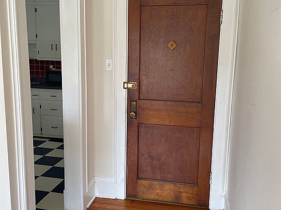 4th image of 519 Mercer St APT 3