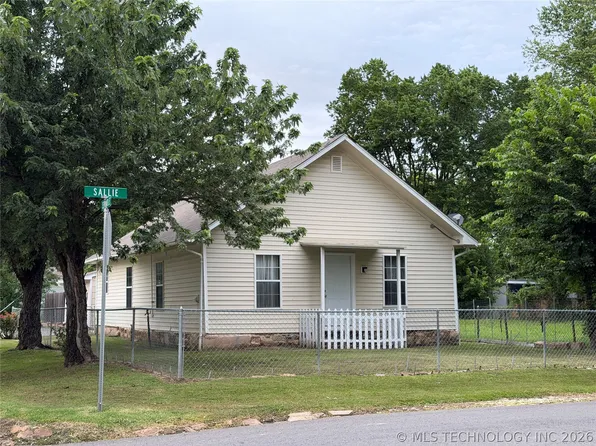 1902 Sallie St, Muskogee, OK 74403