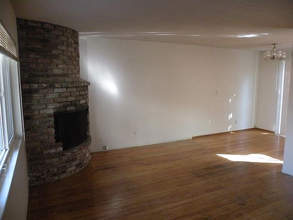 3rd image of 2494 Whitney Dr #A