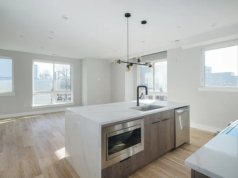 2731 W Jefferson St #5 — Photo 8