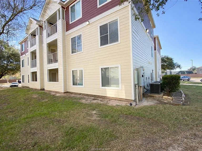 515 Southwest Pkwy #103 — Photo 9