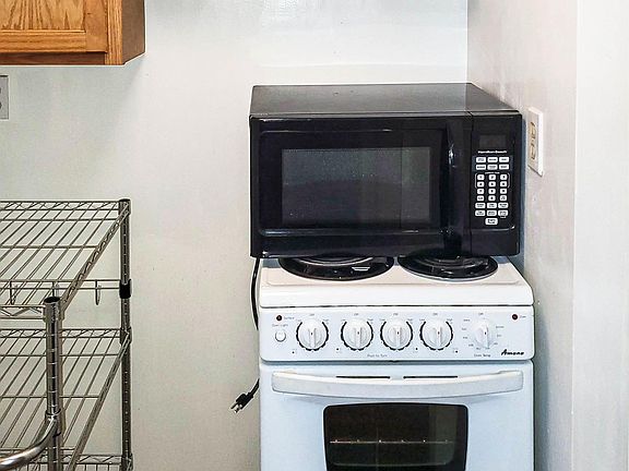 4th image of 715 E Harney St #6