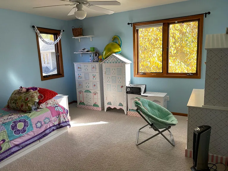 Fourth bedroom with single-size bed