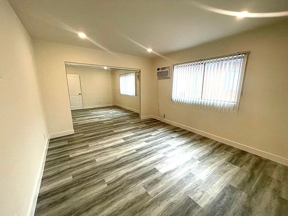 5th image of 8123 Langdon Ave #33