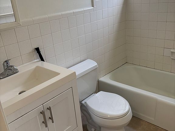 5th image of 725 SE 23rd St #4