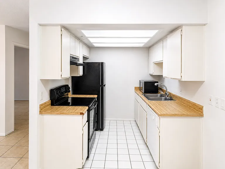 Beautiful Beck Ln Fourplex — Photo 34