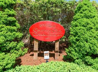 4 Country Club Ln #A, Milford, MA 01757