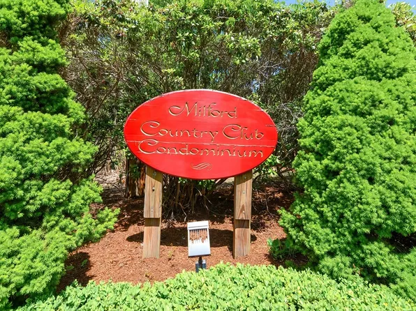 4 Country Club Ln #A, Milford, MA 01757