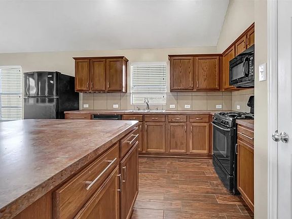 3rd image of 7709 Lakeside Manor Ln