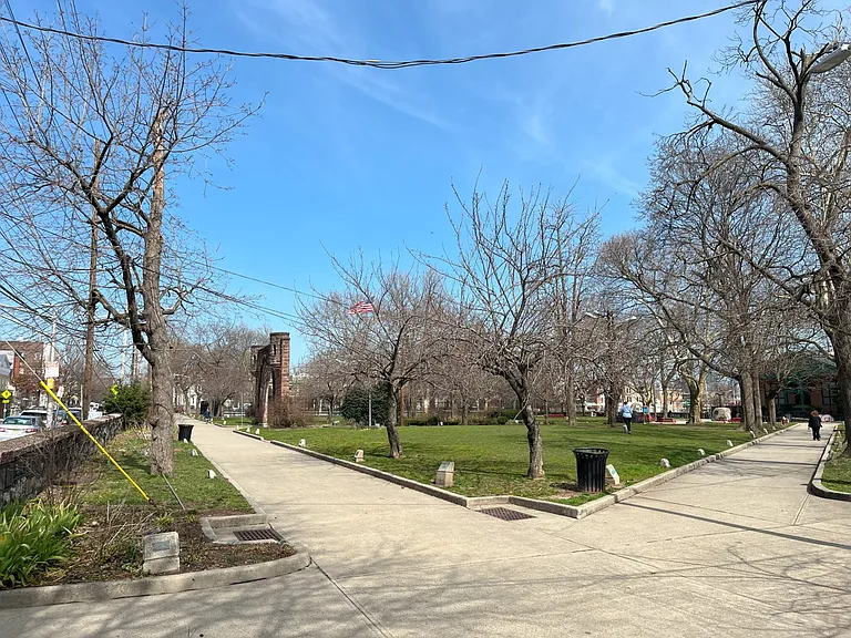 124 Hopkins Ave — Photo 30