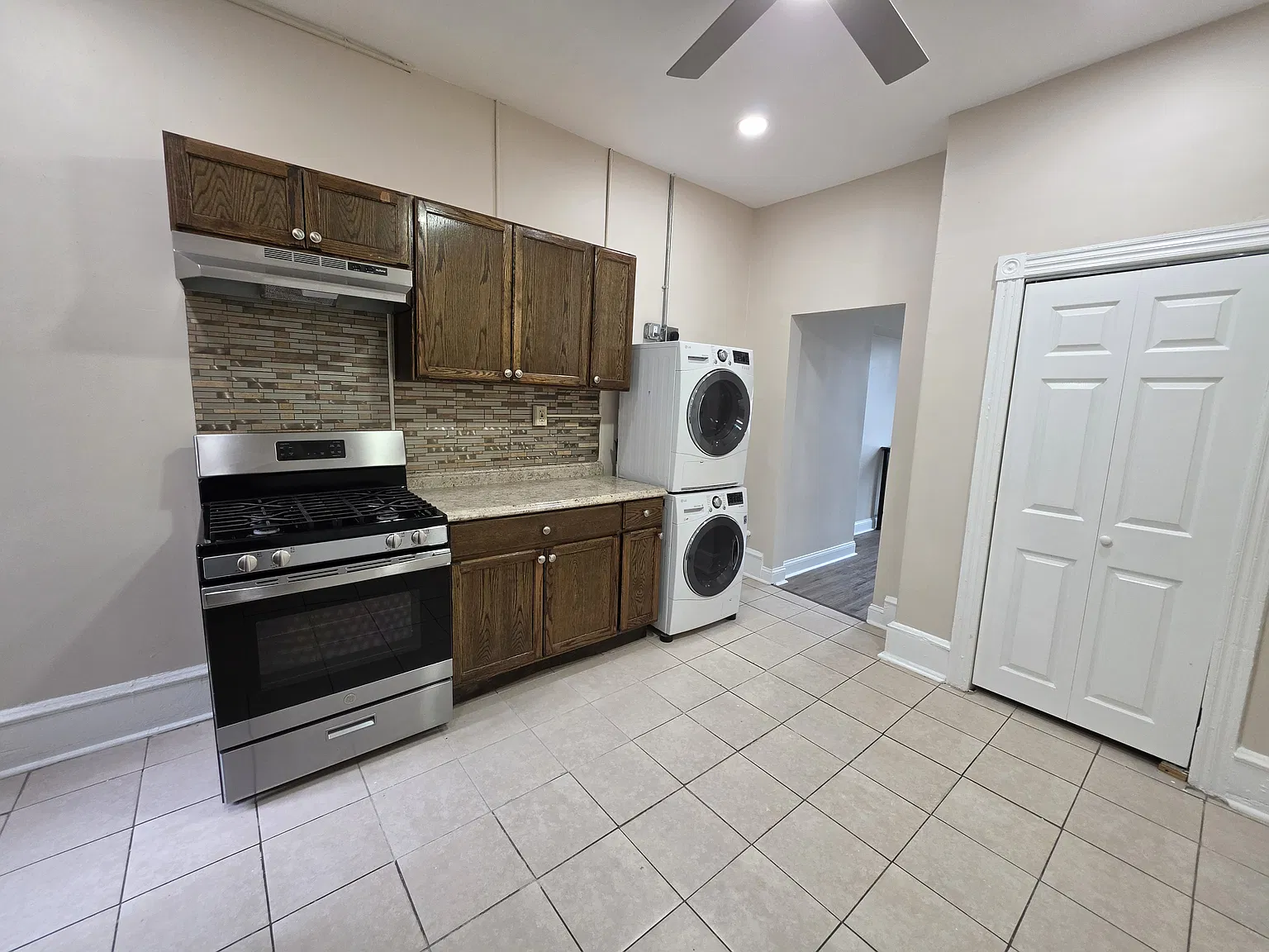 2 bed, 900 sqft, $1,350 — Photo 4