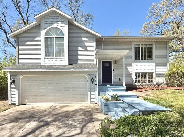 1610 Timberlane Ln NE, Grand Rapids, MI 49505