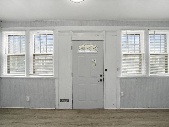 3rd image of 3736 Parrish Ave