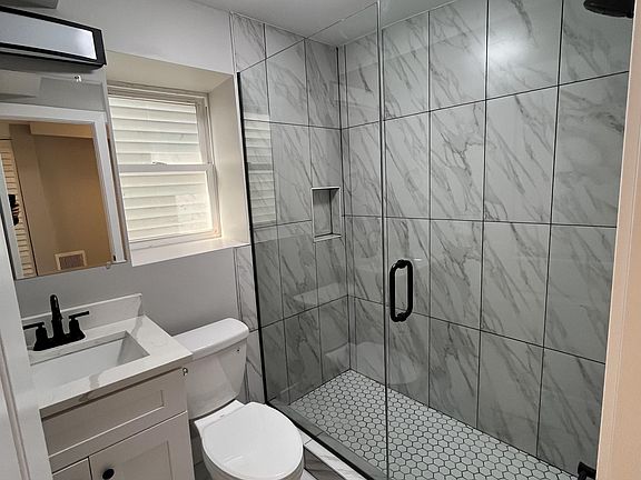 4th image of 1731 N Fairfield Ave #1
