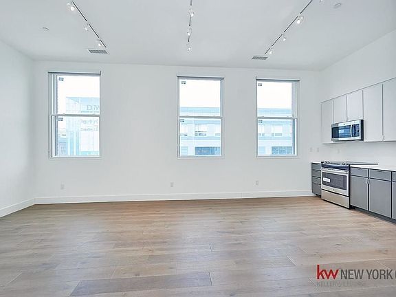 5th image of 271 W 125th St Suite 309
