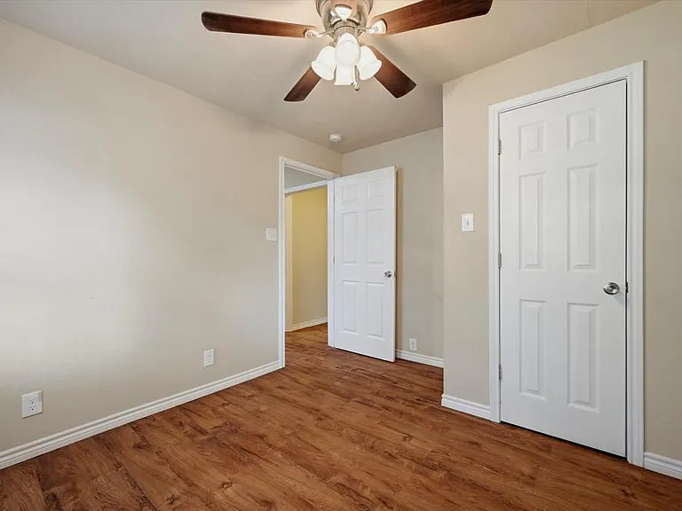 2112 W Bond St — Photo 11
