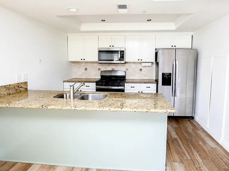 543 Victoria St #O — Photo 7