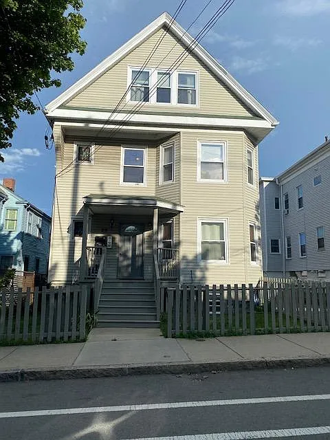 Building Photo 4