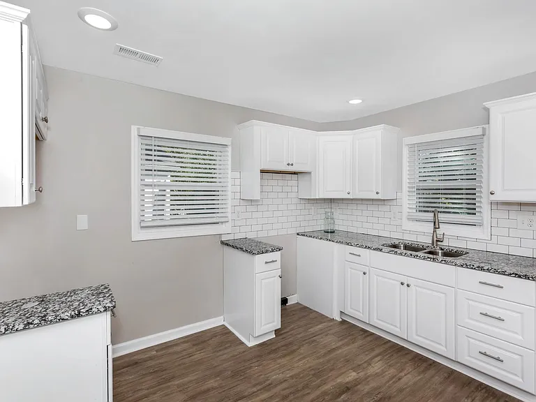 2819 Barbara Dr NW — Photo 16