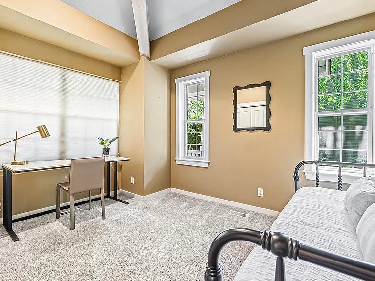 246 W Colchester Dr — Photo 11