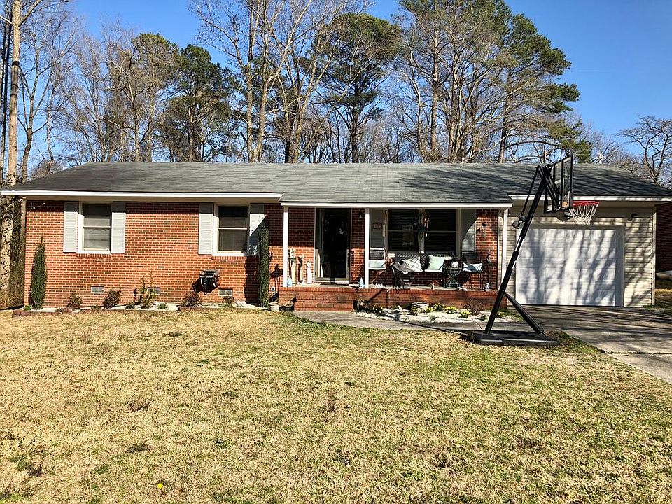 1st image of 104 S Lincoln Dr